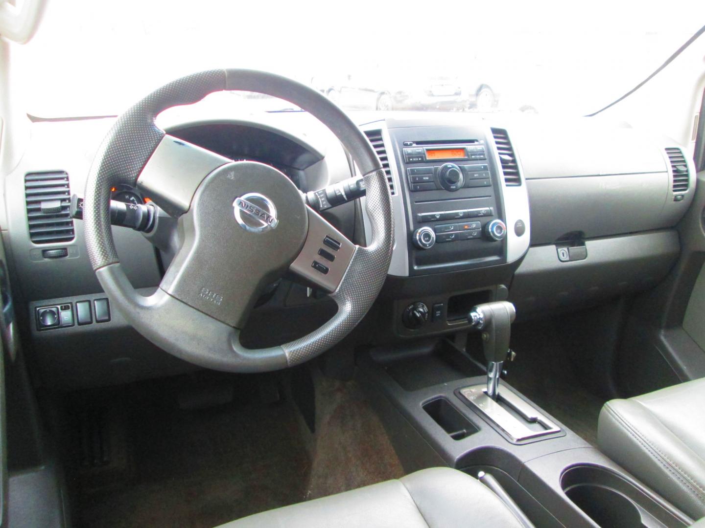 2011 SILVER Nissan Xterra Pro-4X 4WD (5N1AN0NW3BC) with an 4.0L V6 DOHC 24V engine, located at 1815 NE 28th St., Fort Worth, TX, 76106, (817) 625-6251, 32.795582, -97.333069 - Photo#11